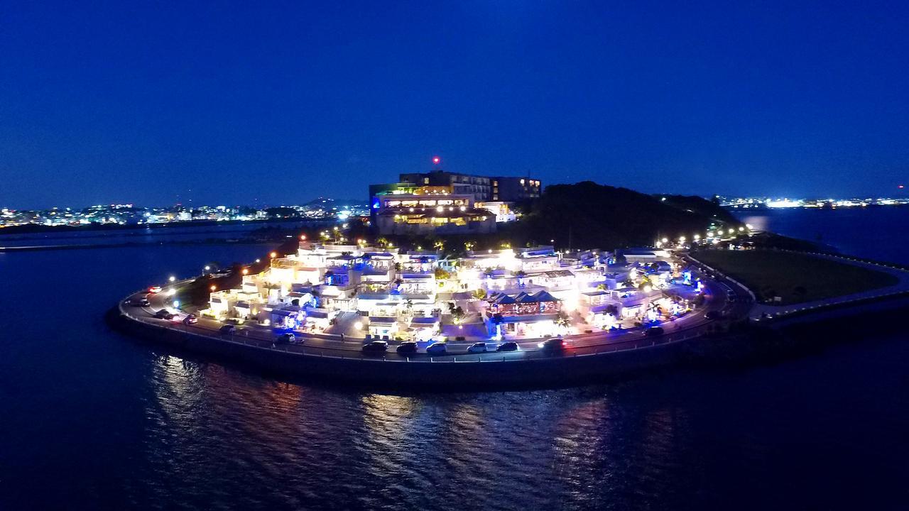 Senagajima Island Resort & Spa Tomigusuku Exteriör bild